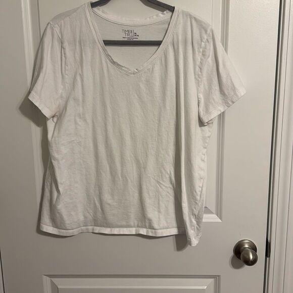 White vneck tshirt - Picture 1 of 3